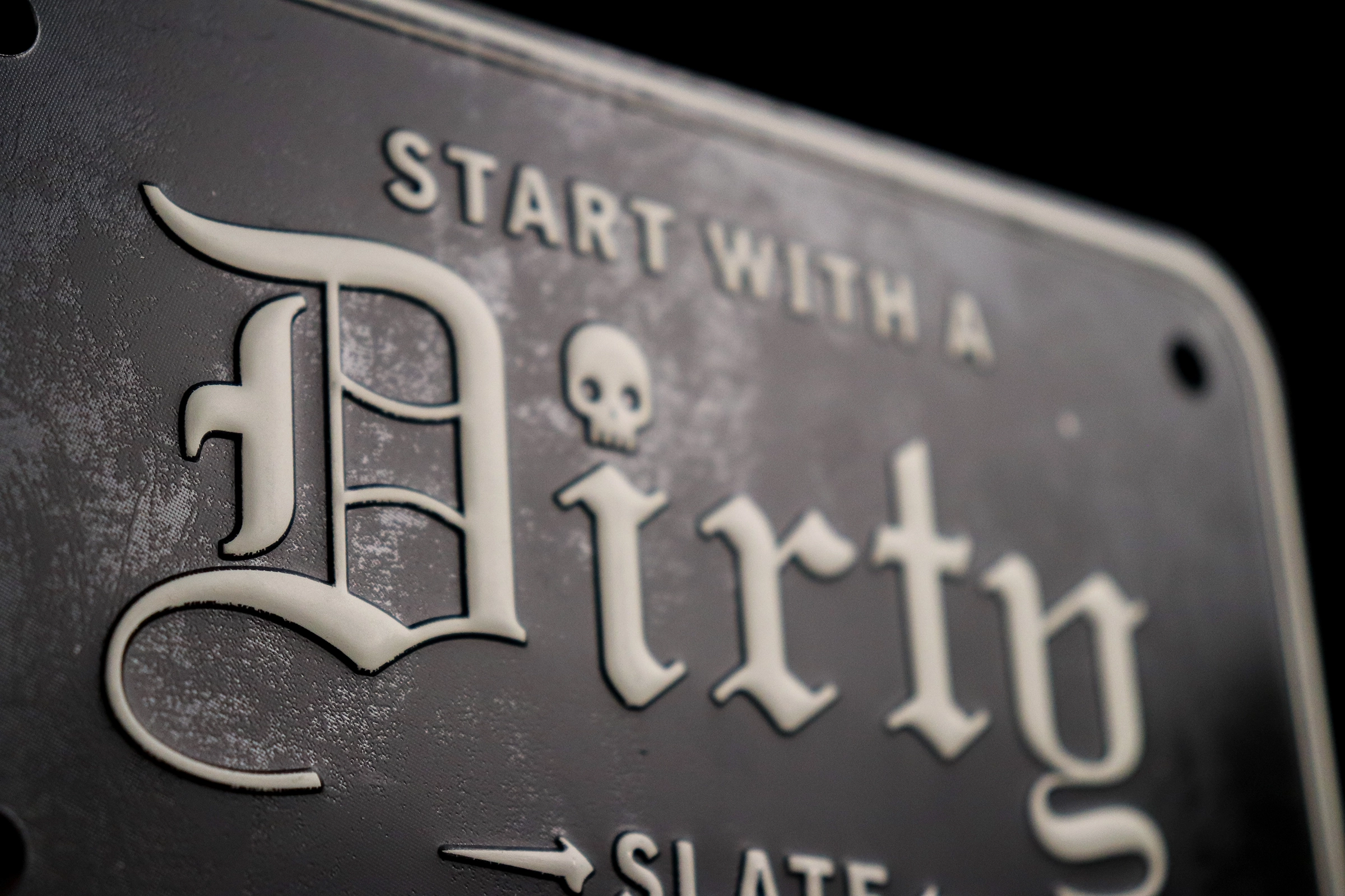 7 Design Options to Give a Boost to Your Embossed Nameplate